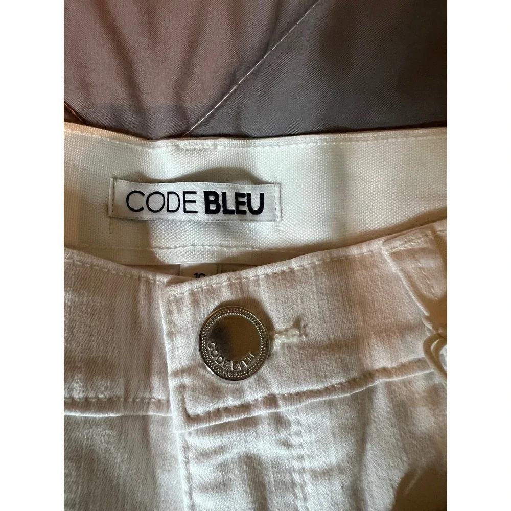 Code Bleu Womens Body Sculpt Bermuda Shorts White Denim Cuffed‎ Size 10 NEW
